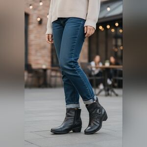 Ckarks Leather Women's Black Ankle Boots Size 9